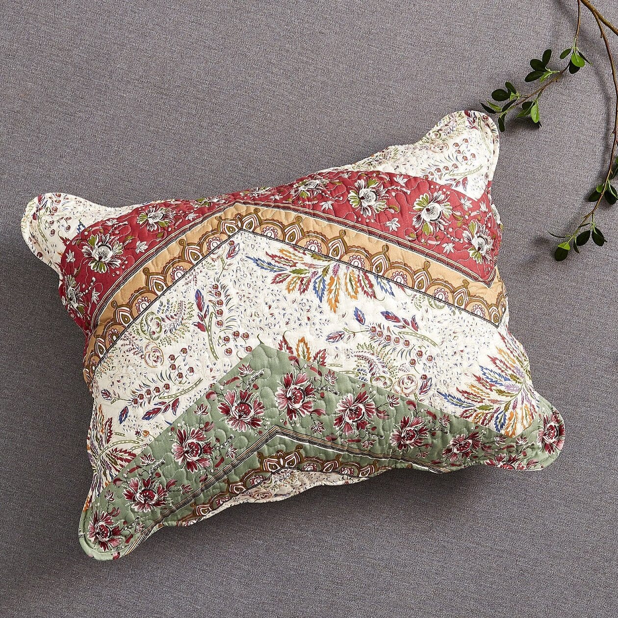 Cranberry sage Quilted Bedspread Set