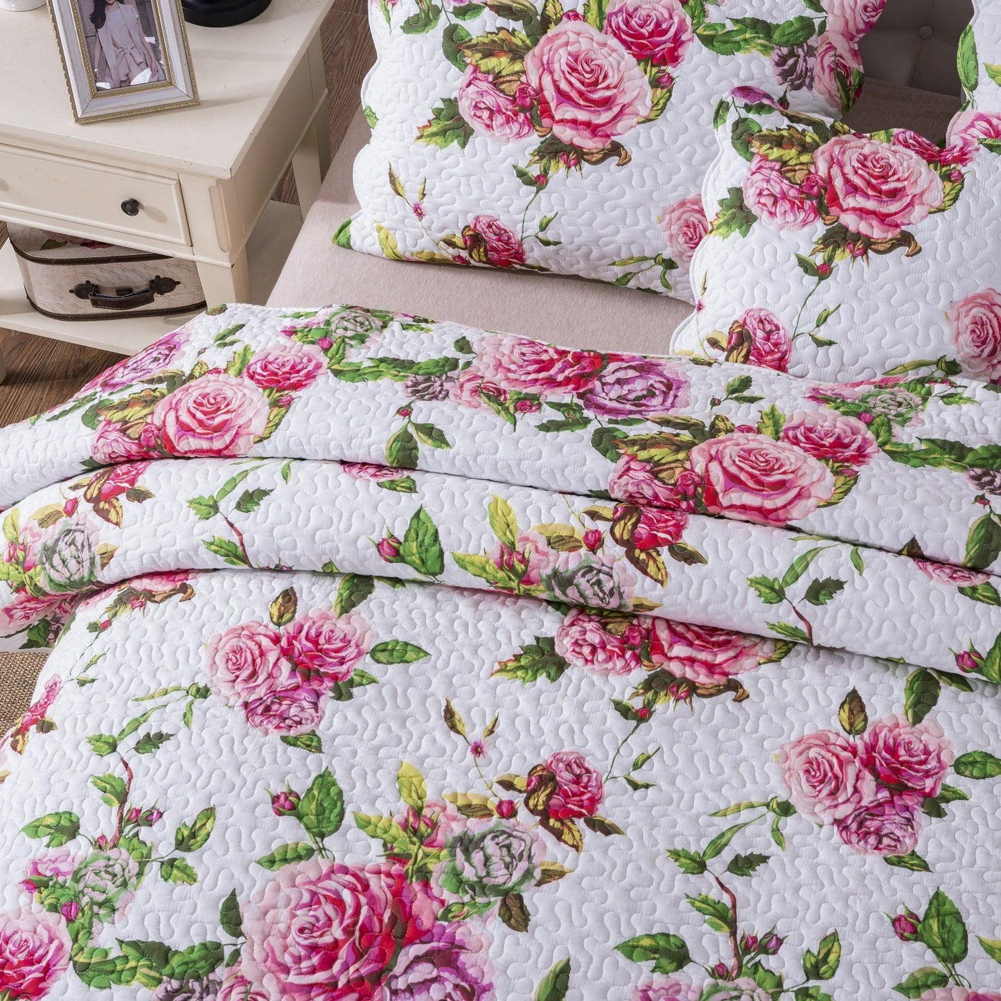 Pink Roses Floral Quilt Set