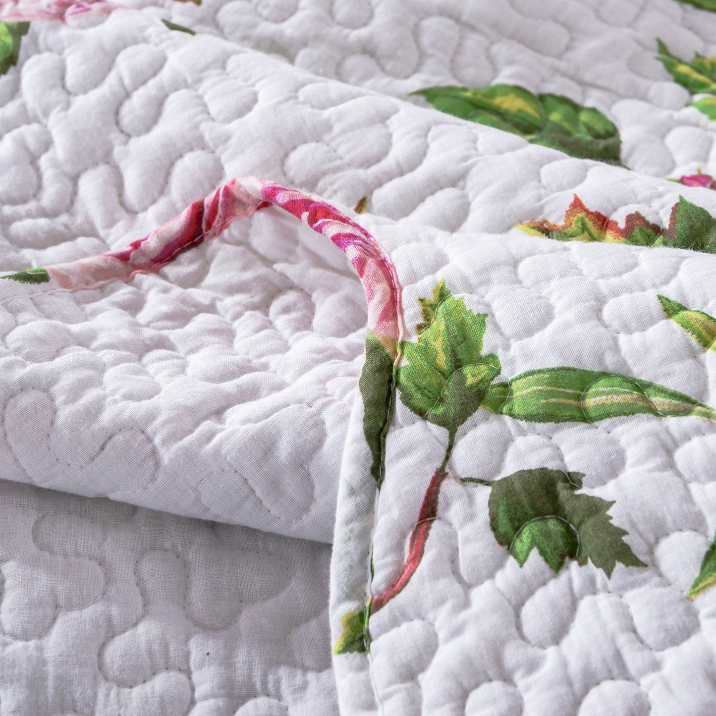 Pink Roses Floral Quilt Set